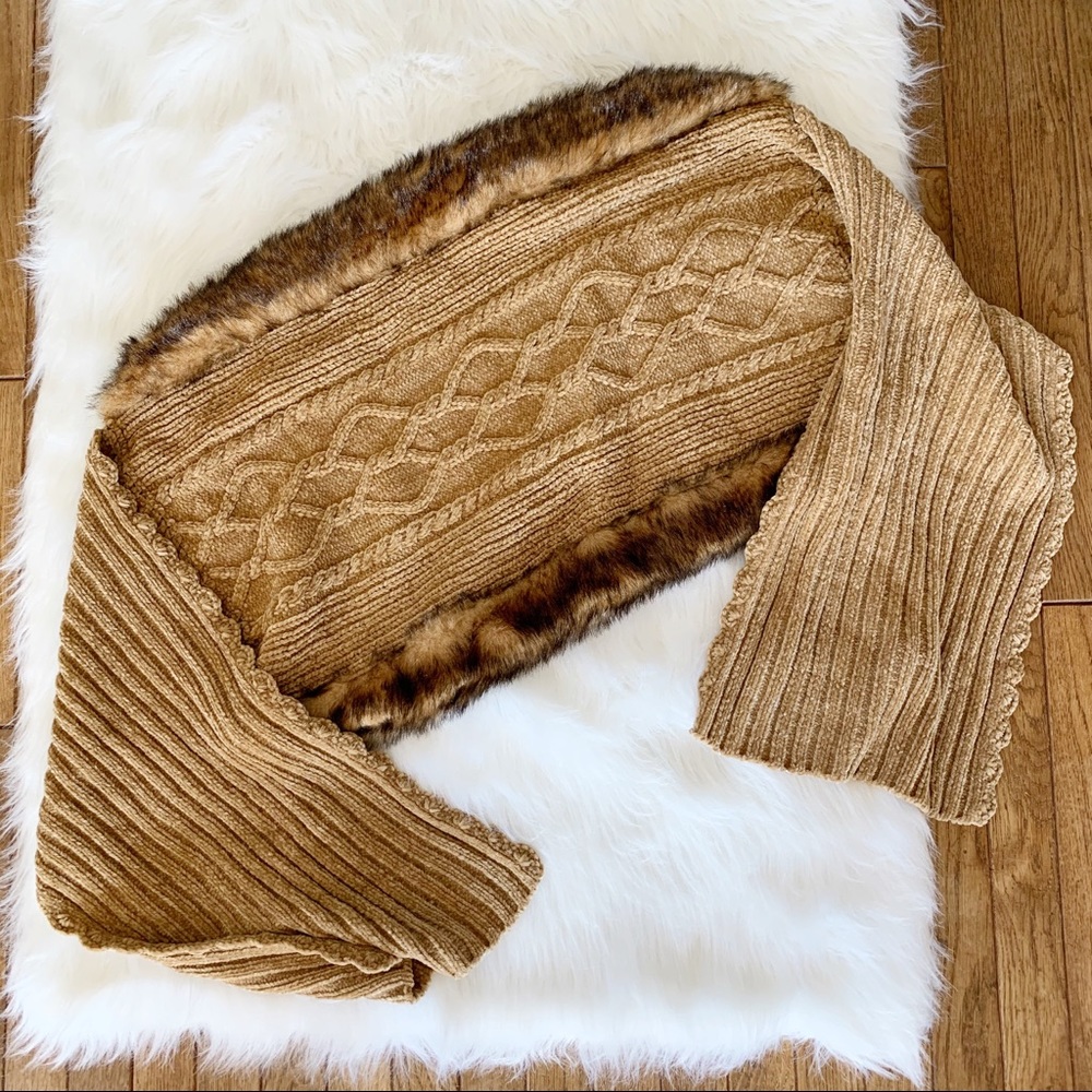 Chenille and faux fur wrap
